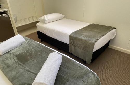 Cohuna Hotel | Happy Wanderer Motel Cohuna 70s style
