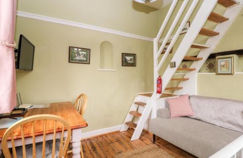 Waterlooville House | Hapton Folly
