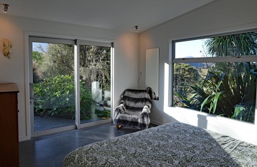 Hapuku House | Hapuku Retreat - A Home Nestled between Mountains and Sea