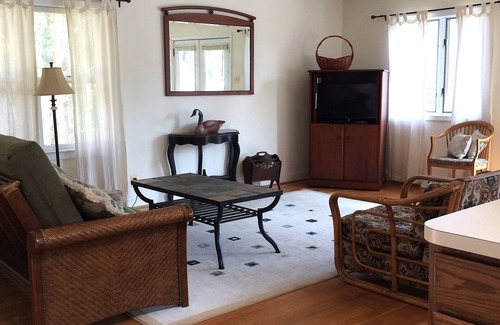 Calvert Beach-Long Beach Cottage | Harbor Cottage at the Chesapeake Bay - Dog Friendly Beach