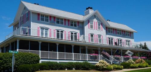 Grand Haven Bed & Breakfast | Harbor House Inn