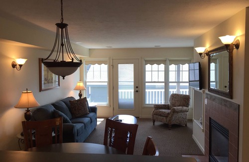 Frankfort Hotel | Harbor Lights Resort