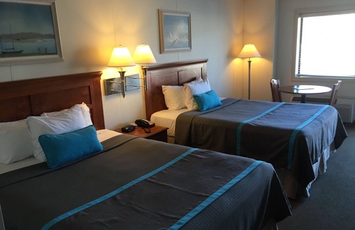 Frankfort Hotel | Harbor Lights Resort