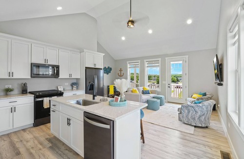Ottawa House | Harbor me Away 3bed 2.5 bath