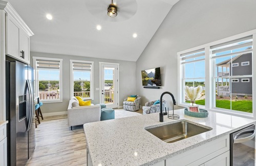 Ottawa House | Harbor me Away 3bed 2.5 bath