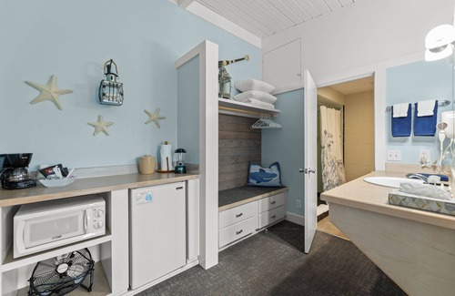 Garibaldi Hotel | Harborview Inn & RV Park