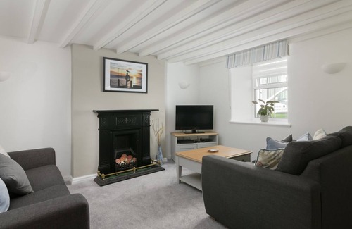 Castletown Cottage | Harbour Hideaway - a holiday cottage that sleeps 6 guests in 3 bedrooms
