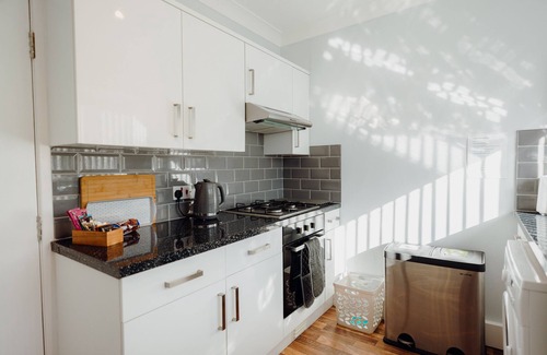 Saundersfoot Apartment | Harbour Reach, stay just a few steps away from Saundersfoot Beach and Harbour