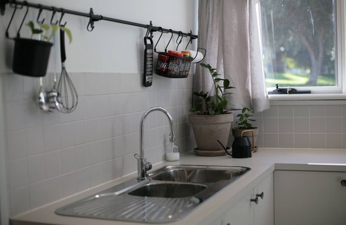 South Fremantle House | Harbour’s End: Park-side Beach House, South Freo