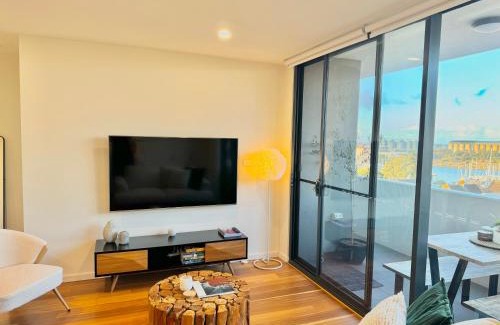 Wickham Apartment | Harbour Towers, Newcastle's Elite Apartment Stays, Free Parking & Tram Access