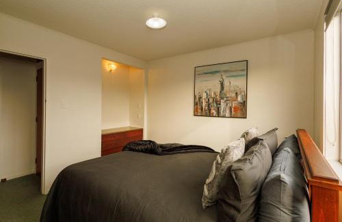 Tauranga South Apartment | Harbour Views