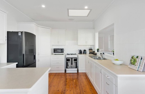 Shellharbour House | Harbourview Escape Serene Shellharbour Family Stay