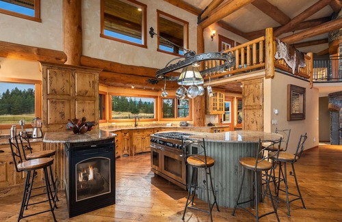 Republic House | Hardrock Ranch - Gorgeous Lake & Mountain Views