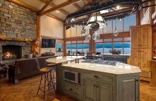 Republic House | Hardrock Ranch - Gorgeous Lake & Mountain Views