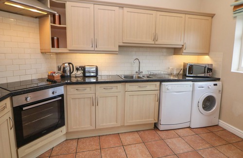Beeley Cottage | HARDWICK, family friendly, character holiday cottage in Two Dales