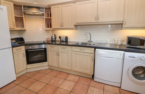 Beeley Cottage | HARDWICK, family friendly, character holiday cottage in Two Dales
