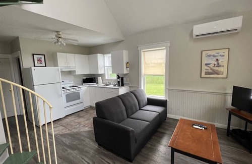 The Bluff Cottage | Hardy's Parlee Beach Chalet #12