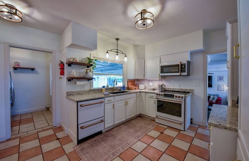 Tuscaloosa House | Hargrove House - Large home with fenced in backyard and close to campus!