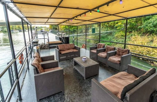 Puteaux House | "HARMONIE" - PENICHE 200m² - PARIS - 4 bedrooms, terrace 100m², sleeps 10