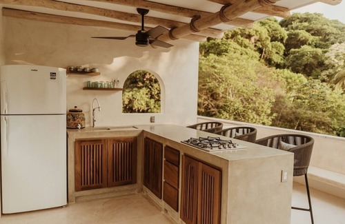 Sayulita House | Harmonious 3 bedroom home with infinity salt water pool