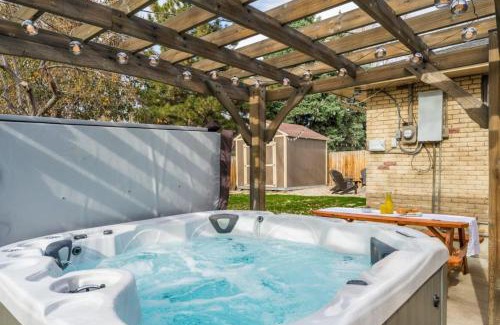 Lamar Heights Area House | Harmony House An Experiential home With A Hot Tub