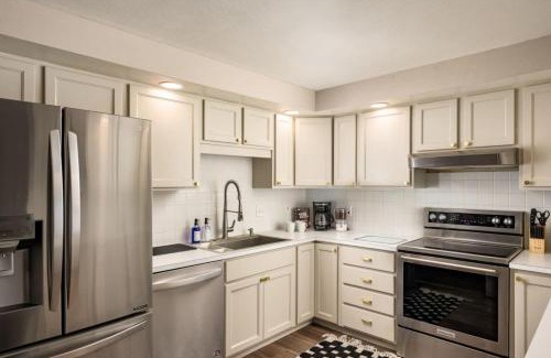 Lamar Heights Area House | Harmony House An Experiential home With A Hot Tub