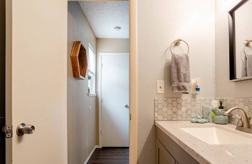 Kansas City House | Harmony House - Cozy & Close to Everything