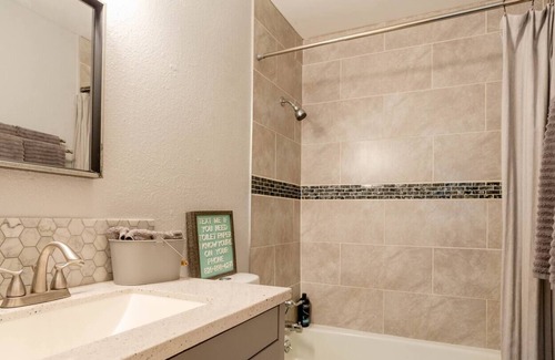 Kansas City House | Harmony House - Cozy & Close to Everything