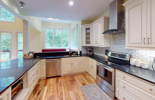 Victor Cabin | Harmony House Luxury Cabin with National Park Access