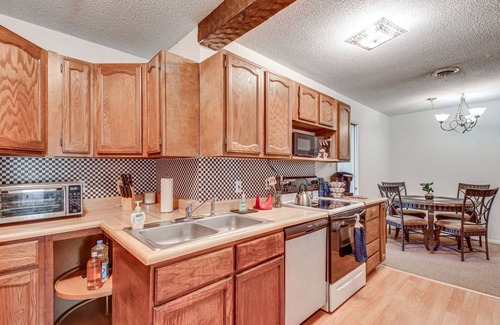 Harrisburg House | Harrisburg Home w/Private Yard + Screened Porch!