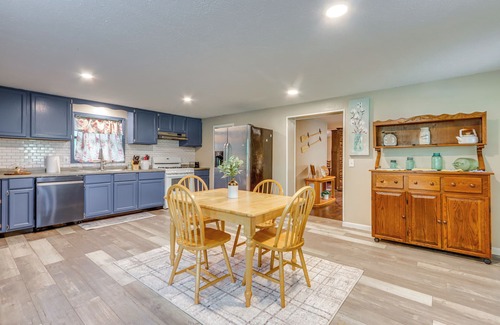 Harrison Cottage | Harrison Getaway w/Yard & Parking: Near Fishing