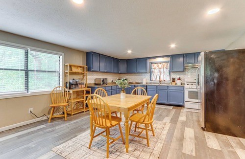 Harrison Cottage | Harrison Getaway w/Yard & Parking: Near Fishing