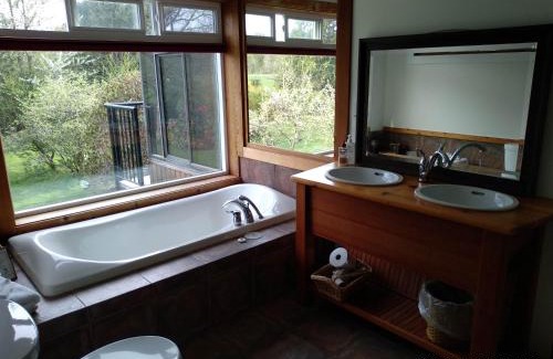 Harrison Mills Bed & Breakfast | Harrison Hammond House Farmstay