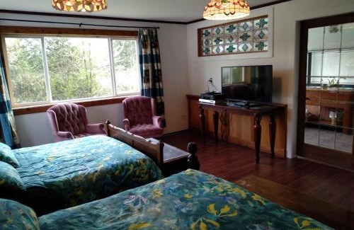 Harrison Mills Bed & Breakfast | Harrison Hammond House Farmstay