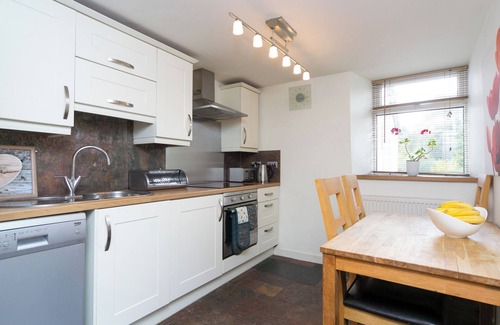 Cymau Cottage | HARRISON'S COTTAGE, family friendly, with a garden in Llandegla