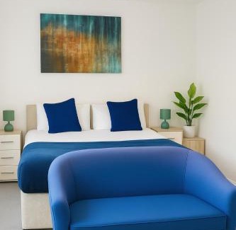 Leavesden Villa | Harry Potter Stay - Watford & London Links - Large Family