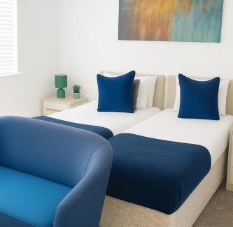 Leavesden Villa | Harry Potter Stay - Watford & London Links - Large Family