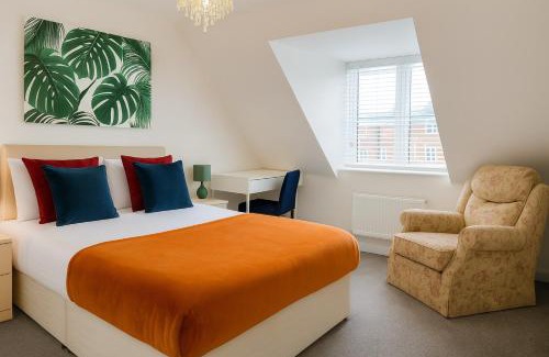 Leavesden Villa | Harry Potter Stay with Watford & London Links - Family house