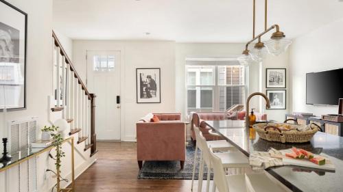 Chestnut Hill Apartment | Hart Suite Buyout 7 by AvantStay Two Nashville Town Houses w Stunning Amenities Design