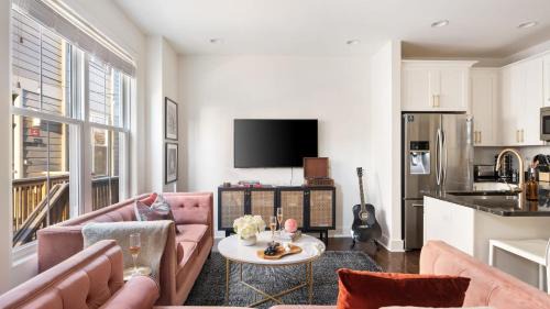 Chestnut Hill Apartment | Hart Suite Buyout 7 by AvantStay Two Nashville Town Houses w Stunning Amenities Design