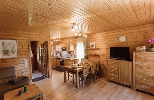 Rotacker Apartment | HAS-37 log cabin, 4 people, 65sqm - Blauvogel nature adventure village (3)