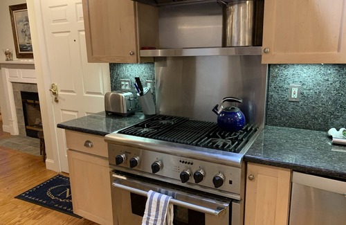 New Bedford Apartment | HATHAWAY HOME- Downtown Historic New Bedford, ACROSS FROM WHALING MUSEUM