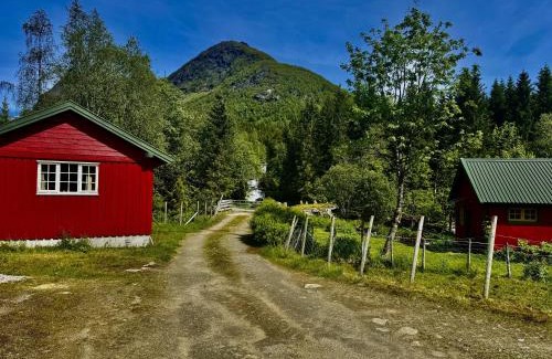 Forde House | Haukedalen mountain panorama river view