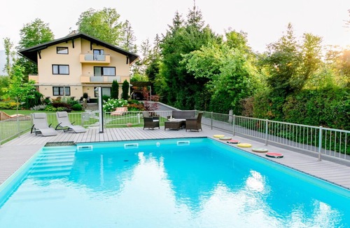 Finkenstein am Faaker See Apartment | Haus am Wald * Apartment with pool * Lawn * Child-friendly * Beach *