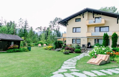 Finkenstein am Faaker See Apartment | Haus am Wald * Apartment with pool * Lawn * Child-friendly * Beach *