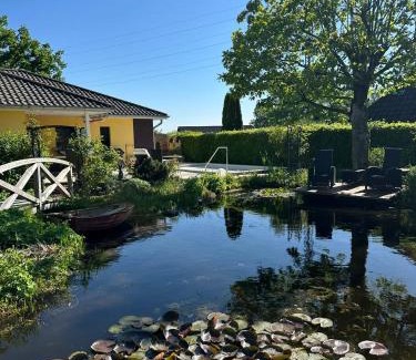 Harrislee House | Haus Bettina, im Garten zuhause