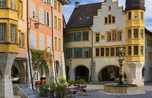 Biel Apartment | Haus de Philosophe et compositeur Rousseau