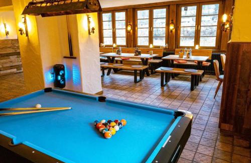 Kronenburg House | Haus Für 22 Personen Mit Außensauna Und Hottub