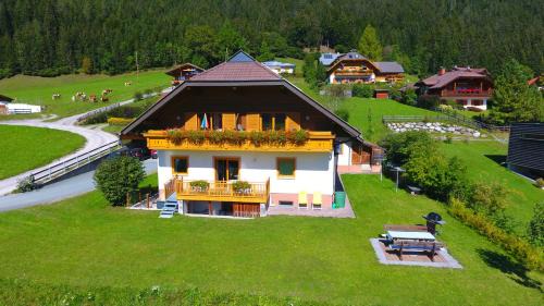 Weissensee Apartment | Haus Jank