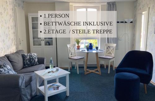 Wremen Apartment | Haus Krabbe Apartments, zentral gelegen zwischen Bremerhaven und Cuxhaven, Hunde kostenfrei willkommen, hauseigene kostenfreie Parkplätze, Unterstellmöglichkeit für Fahrräder und E-Bikes